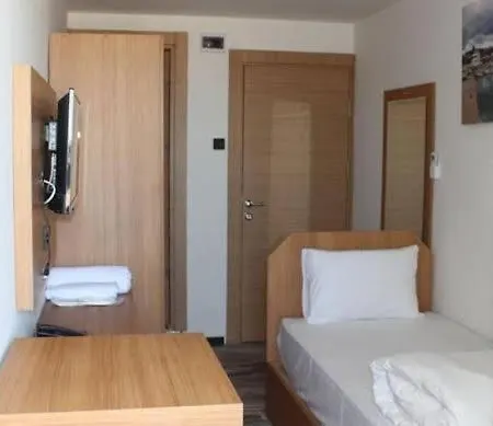 Rueya Hotel